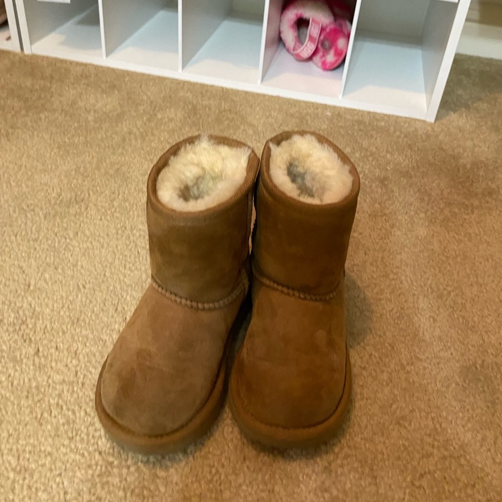 Beige kids Uggs